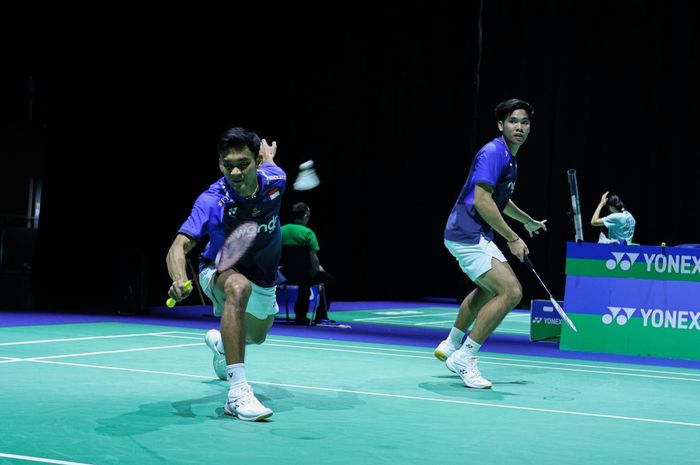 Pasangan ganda putra Indonesia, Muhammad Shohibul Fikri/Daniel Marthin, saat tampil di Swiss Open 2025.