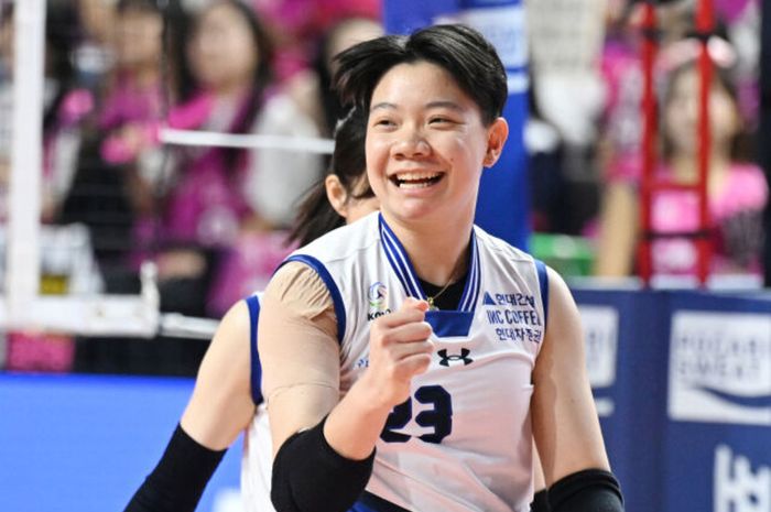 Outside hitter Suwon Hyundai E&amp;C Hillstate, Wipawee Srithong dalam salah satu laga Liga Voli Korea 2024-2025. 