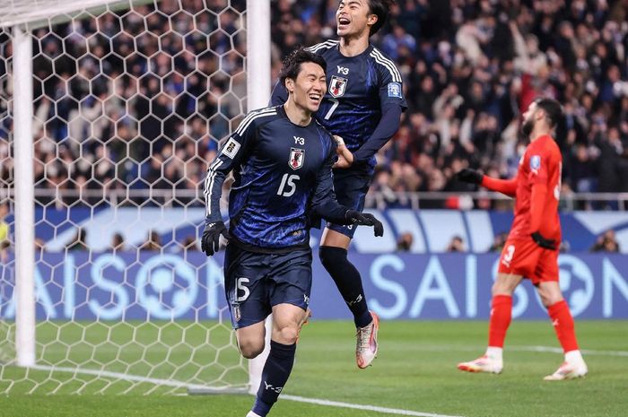 Japan's Daichi Kamada (L, #15) celebrates his goal during the 2026 FIFA World Cup Asian qualification football match between Japan and Bahrain in Saitama on March 20, 2025. (Photo by JIJI Press / AFP) / Japan OUT