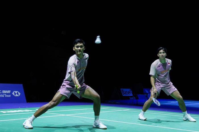 Pasangan ganda putra Indonesia, Muhammad Shohibul Bakri/Daniel Marthin, saat bertanding pada babak 16 besar Swiss Open 2025, Kamis (20/3/2025).