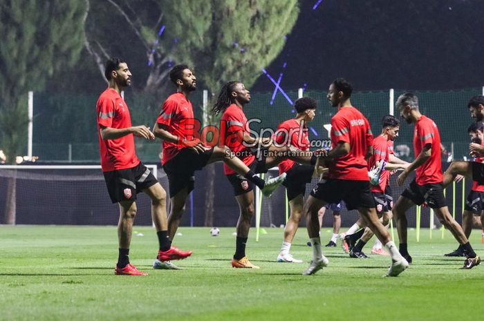 Timnas Bahrain sedang menjalani sesi latihan di Lapangan A, Senayan, Jakarta, Sabtu (22/3/2025).