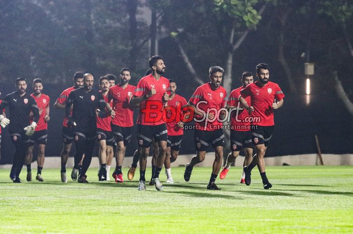 Timnas Bahrain sedang menjalani sesi latihan di Lapangan A, Senayan, Jakarta, Sabtu (22/3/2025).