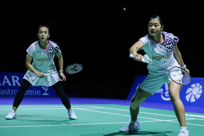 Pasangan ganda putri Indonesia, Febriana Dwipuji Kusuma/Amalia Cahaya Pratiwi, dibuat tak berkutik oleh wakil China, Jia Yi Fan/Zhang Shu Xian pada semifinal Swiss Open 2025.
