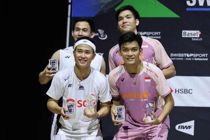 Usai taklukkan Muhammad Shohibul Fikri/Daniel Marthin (kanan) di final Swiss Open 2025, ganda putra, Dechapol Puavaranukroh menyampaikan komentarnya.