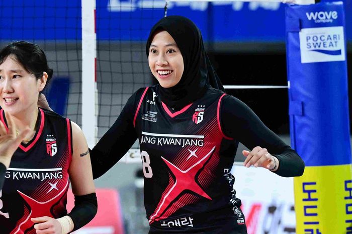 Kapten dan opposite Daejeon JungKwanJang Red Sparks, Yeum Hye-seon dan Megawati Hangestri Pertiwi pada pertandingan Liga Voli Korea 2024-2025
