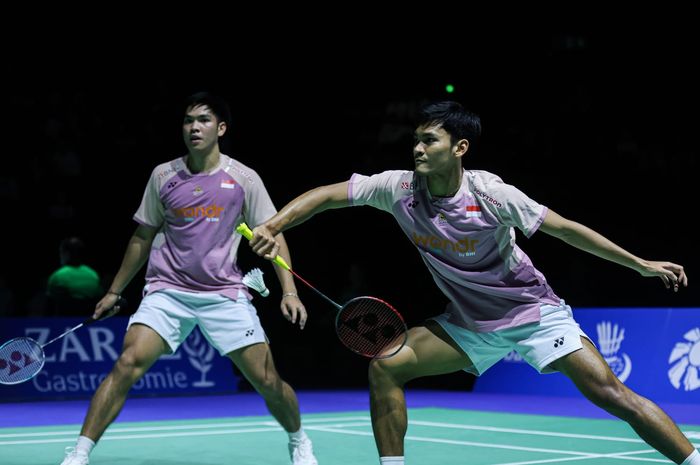 Aksi ganda putra Indonesia, Muhammad Shohibul Fikri/Daniel Marthin pada semifinal Swiss Open 2025, Sabtu (22/3/2025)