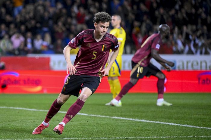 Maxim De Cuyper mencetak gol yang membuka kemenangan 3-0 Belgia atas Ukraina di leg kedua babak play-off UEFA Nations League, Minggu (23/3/2025) di Genk.