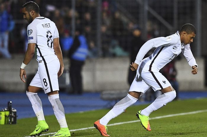 Kylian Mbappe masuk menggantikan Dimitri Payet dalam laga debutnya untuk Timnas Prancis pada 25 Maret 2017.