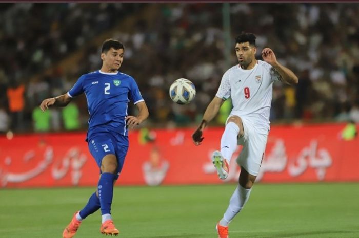 Timnas Iran memastikan diri lolos ke Piala Dunia 2026 tahun depan usai imbang 2-2 kontra Uzbekistan dengan 2 gol diborong oleh Mehdi Taremi.