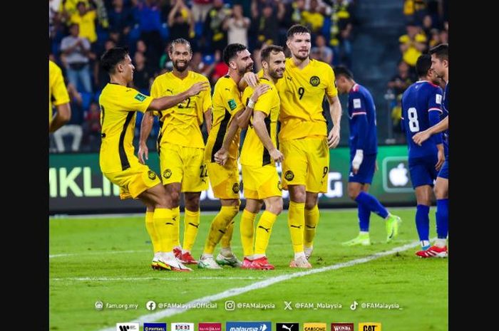 Hector Hevel (kedua dari kanan) merayakan gol bersama rekan setimnya di Timnas Malaysia.
