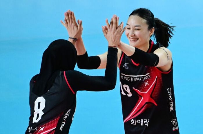 Pebola voli putri Daejeon JungKwanJang Red Sparks, Pyo Seung-ju melakukan tos kepada Megawati Hangestri Pertiwi, pada lanjutan Liga Voli Korea.