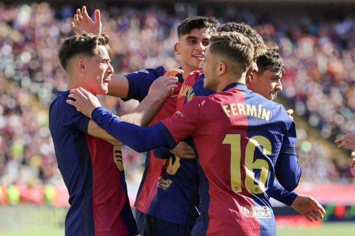 Lamine Yamal merayakan kemenangan Barcelona atas Girona pada lanjutan Liga Spanyol 2024-2025.