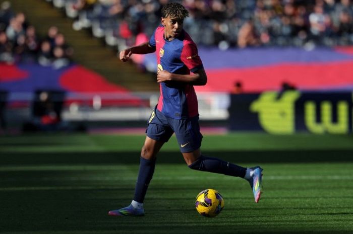 Aksi Lamine Yamal saat Barcelona mengalahkan Girona pada lanjutan Liga Spanyol 2024-2025.
