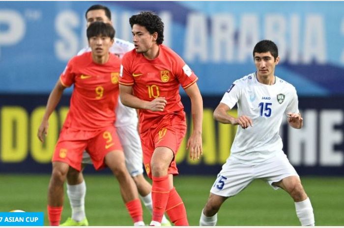 Suasana laga China Vs Uzbekistan di Taif Stadium, Arab Saudi dalam laga matchday kedua grup A Piala Asia U-17 2025, Minggu (6/4/2025).