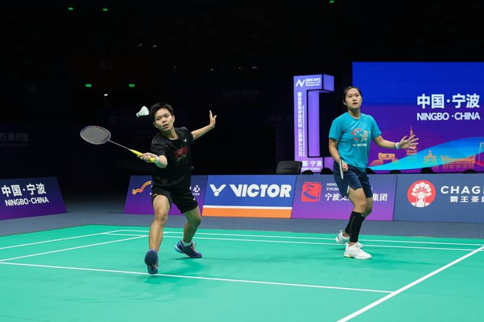 Ganda putri Indonesia, Siti Fadia Silva Ramadhanti dan Lanny Tria Mayasari, matangkan pola permainan jelang reuni di Kejuaraan Asia 2025.