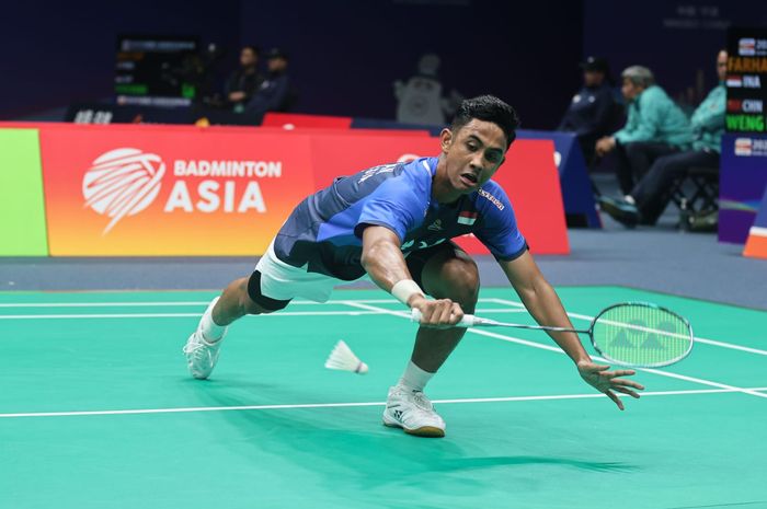 Pebulu tangkis tunggal putra Indonesia, Alwi Farhan, tumbang dari Kenta Nishimoto pada babak 16 besar Thailand Open 2025 meski sempat memberi perlawanan.