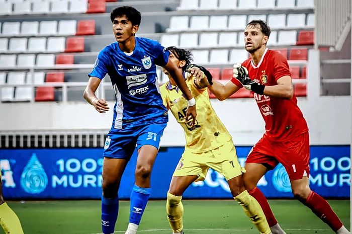 Suasana pertandingan antara PSIS Semarang vs Persik Kediri pada laga pekan ke-28 Liga 1 2024-2025 di Stadion Jatidiri, Semarang, Jumat (11/4/2025).
