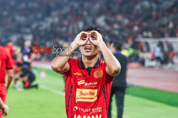 Rayhan Hannan melakukan selebrasi seusai mencetak gol dalam laga pekan ke-28 Liga 1 antara Persija Jakarta versus Persebaya Surabaya di Stadion Utama Gelora Bung Karno, Senayan, Jakarta, Sabtu (12/4/2025).