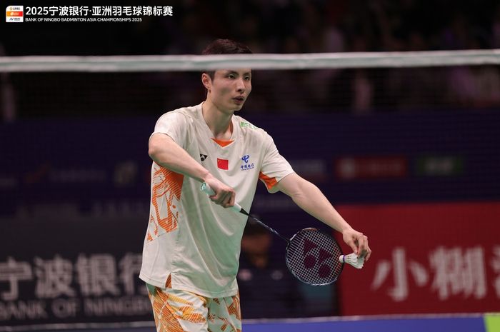 Tunggal putra China, Shi Yu Qi, tersingkir di perempat final Kejuaraan Asia 2025 di Ningbo Olympic Sports Centre Gymnasium, Ningbo, China, Jumat (11/4/2025).