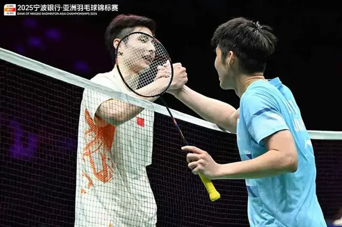 Kejuaraan Asia 2025 - Dilatih Pelatih Baru yang Familiar, Terungkap Strategi Kunci Loh Kean Yew Tundukkan Shi Yu Qi - Bolasport.com