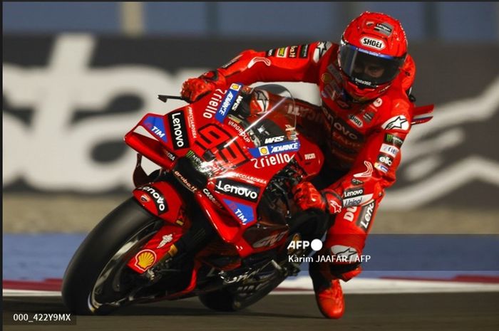 Meski tampil solid pada hari pertama MotoGP Qatar 2025, Marc Marquez curhat soal dirinya yang tak bisa ikuti instingnya.