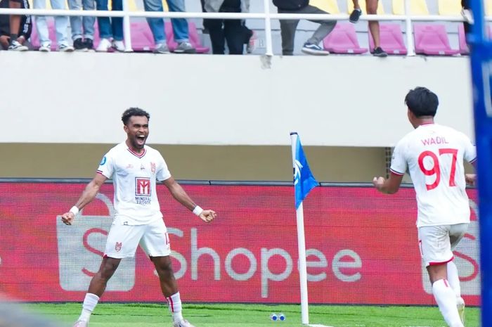 Suasana pertandingan antara Persis vs Malut United pada laga pekan ke-28 Liga 1 2024-2025 di Stadion Manahan, Surakarta, Sabtu (12/4/2025).