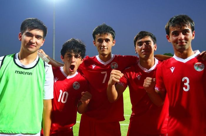 Timnas U-17 Tajikistan lolos sebagai runner-up Grup D Piala Asia U-17 2025 usai mengalahkan Iran. 