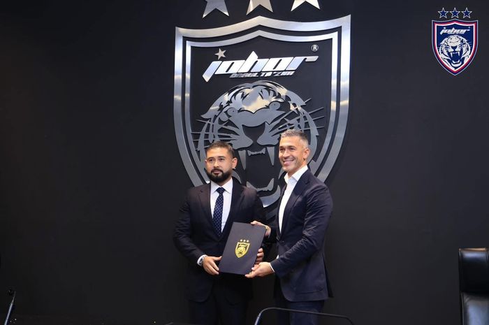 CEO Johor Darul Ta'zim. Luis Garcia (kanan), bersama pemilik klub Tunku Ismail Sultan Ibrahim.