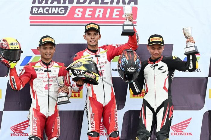 Pembalap Astra Honda Racing Team, M. Adenanta Putra, menyapu bersih 2 balapan kelas National Supersport 600cc pada seri pertama Mandalika Racing Series 2025, 12-13 April 2025.