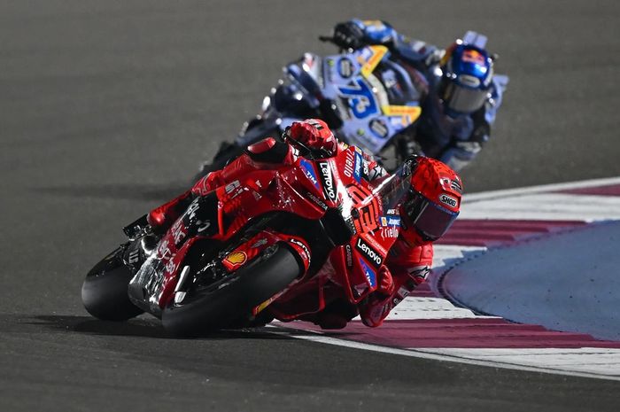 Marc Marquez juarai balapan utama MotoGP Qatar 2025 saat satu nama tak terduga finis pada zona podium.