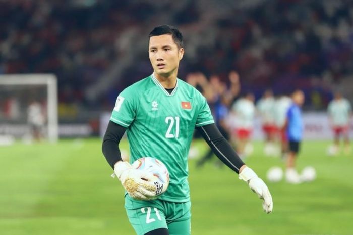 Penjaga gawang utama Timnas Vietnam, Nguyen Dinh Trieu, mengalami keracunan makanan.