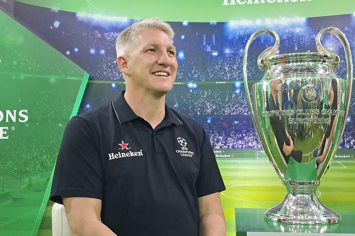 Legenda Bayern Muenchen dan timnas Jerman, Bastian Schweinsteiger, saat sesi wawancara di tengah agenda UEFA Champions League Trophy Tour bersama Heineken di Jakarta (13/4/2025).