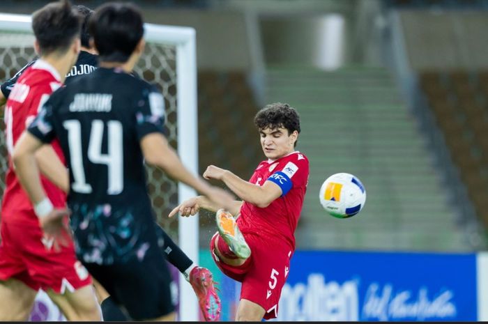 Suasana duel Tajikistan vs Korea Selatan di perempat final Piala Asia U-17 2025 di Prince Abdullah Al Faisal Sports City Stadium, Jeddah, Selasa (15/4/2025) dini hari WIB