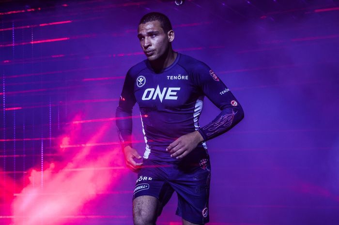  Sempat absen selama 6 bulan akibat cedera lutut, juara kelas welter submission grappling ONE Championship, Tye Ruotolo, akan kembali bertanding dengan menghadapi Dante Leon di ONE Fight Night 31, 4 Mei 2025.