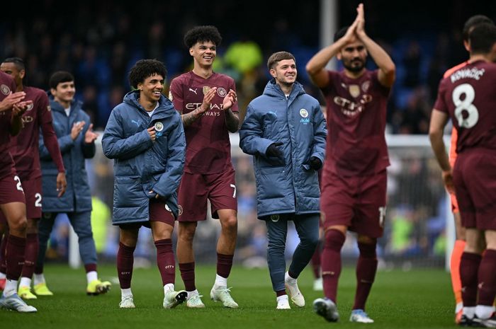 Para pemain Manchester City merayakan kemenangan 2-0 atas Everton di Liga Inggris, Sabtu (19/4/2025) di Goodison Park.
