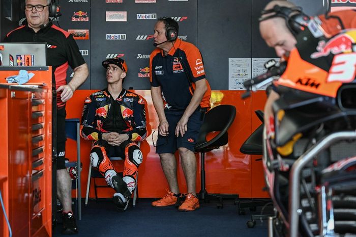 Pembalap Red Bull KTM, Pedro Acosta, meminta bantuan KTM siapkan motor bagus demi raih kemenangan perdana di kelas premier.