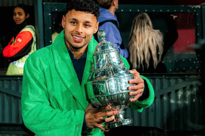Pemain Timnas Indonesia, Dean James, meraih gelar juara Piala KNVB 2024-2025 bersama klub Go Ahead Eagles.