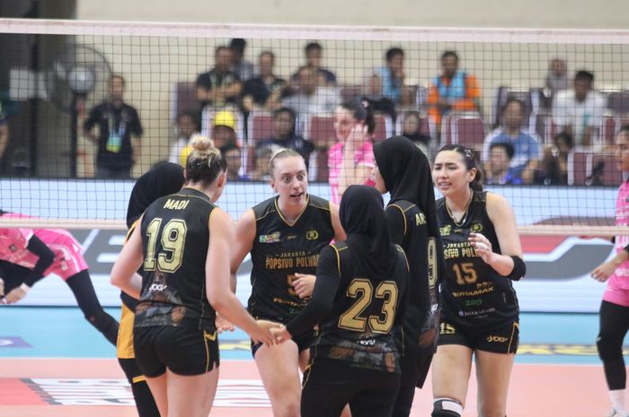 Tim bola voli putri, Jakarta Popsivo Polwan pada final four Proliga 2025 di GOR Jatidiri, Semarang, Kamis (24/4/2025).