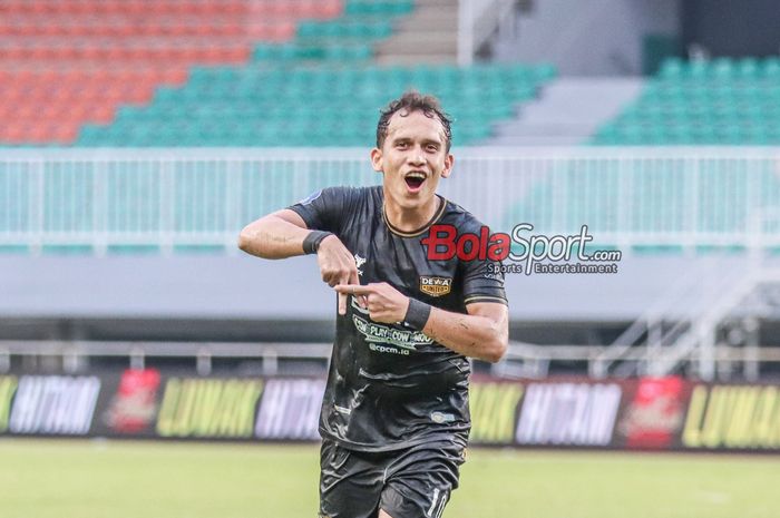 Winger timnas Indonesia, Egy Maulana Vikri, bersinar meski Dewa United kalah dari Malut United pada pekan ke-30 Liga 1 2024/2025. 