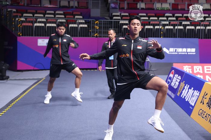 Skuad bulu tangkis Indonesia menjalani sesi latihan jelang Sudirman Cup 2025 di Fenghuang Gymnasium, Xiamen, China, Jumat (25/4/2025).