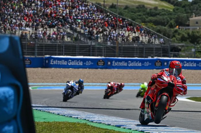 Aksi Marc Marquez (Ducati Lenovo) pada sprint race MotoGP Spanyol 2025 di Sirkuit Jerez, Spanyol, Sabtu (26/4/2025).