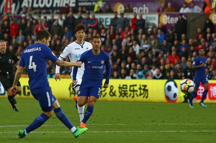 Momen Cesc Fabregas mencetak gol terakhirnya di Premier League pada 28 April 2018.