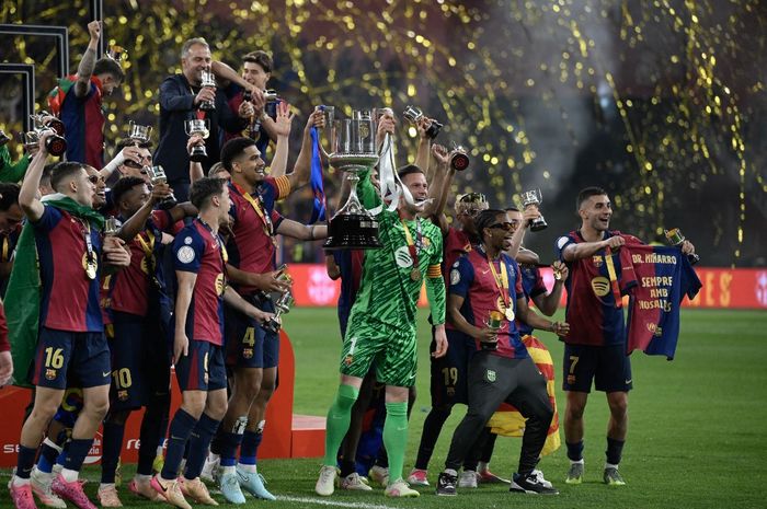 Usai Barcelona juara Copa del Rey dengan kalahkan Real Madrid, Hansi Flick ketagihan membawa timnya juara lagi dengan peluang memenangi treble winners musim ini.