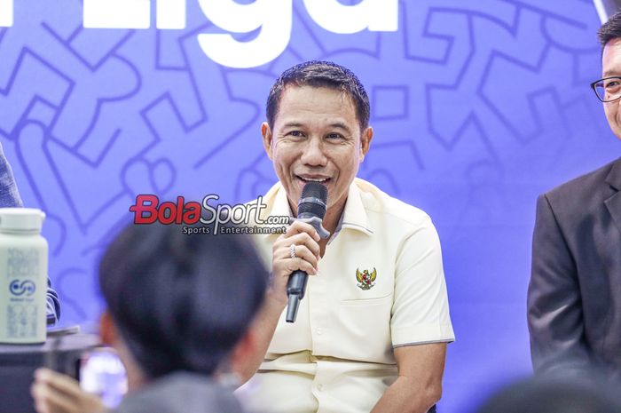 Sekretaris Jendral PSSI, Yunus Nusi, saat hadir dalam sesi jumpa pers di Menara Mandiri 2, Sudirman, Jakarta, Senin (28/4/2025) siang.