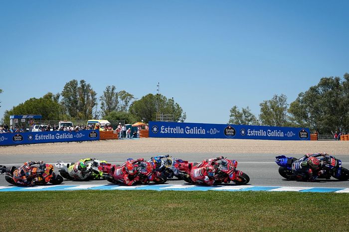Momen membuntuti Marc Marquez pada balapan utama MotoGP Spanyol 2025 membuahkan hal menarik bagi murid Valentino Rossi, Marco Bezzecchi.