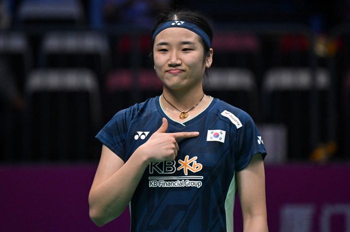 Pebulu tangkis tunggal putri Korea Selatan, An Se-young, melakukan selebrasi saat menyumbang poin kedua Korsel pada penentuan Juara Grup B Sudirman Cup 2025 di Xiamen Fenghuang Gymnasium, China, Rabu (30/4/2025).