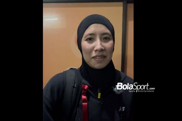 Middle blocker Jakarta Electric PLN, Agustin Wulandhari saat memberikan keterangan kepada awak media setelah menang atas Popsivo Polwan dalam lanjutan final four Proliga 2025, di Sritex Arena, Solo, Jawa Tengah, Kamis (1/5/2025).