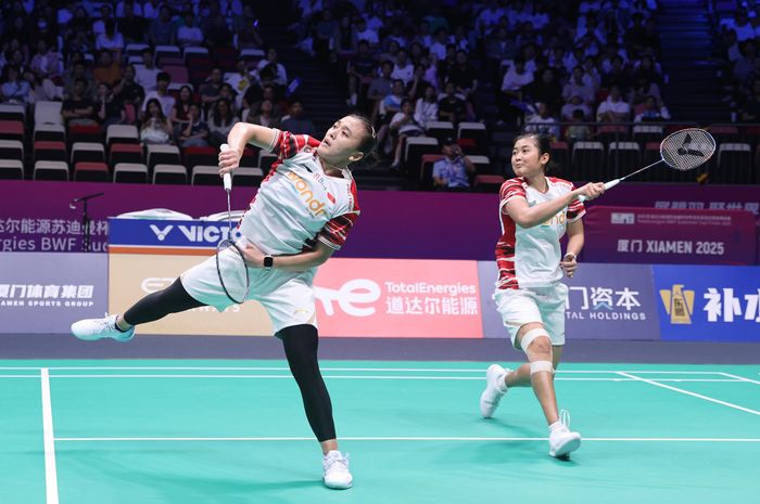 Pasangan ganda putri Indonesia, Febriana Dwipuji Kusuma/Amallia Cahaya Pratiwi, pada partai kelima penentuan juara Grup D Sudirman Cup 2025 kontra Denmark di Xiamen Fenghuang Gymnasium, China, Kamis (1/5/2025).