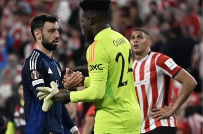 Bruno Fernandes merayakan kemenangan 3-0 Man United atas Athletic Bilbao bersama Andre Onana pada Kamis (1/5/2025) di San Mames.