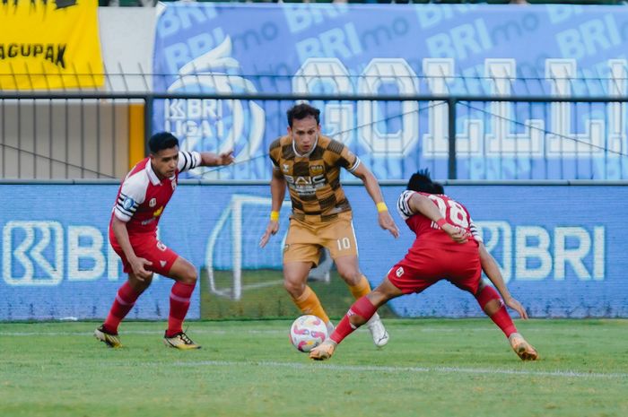 Suasana pertandingan antara Barito Putera melawan Dewa United, Jumat (2/5/2025).